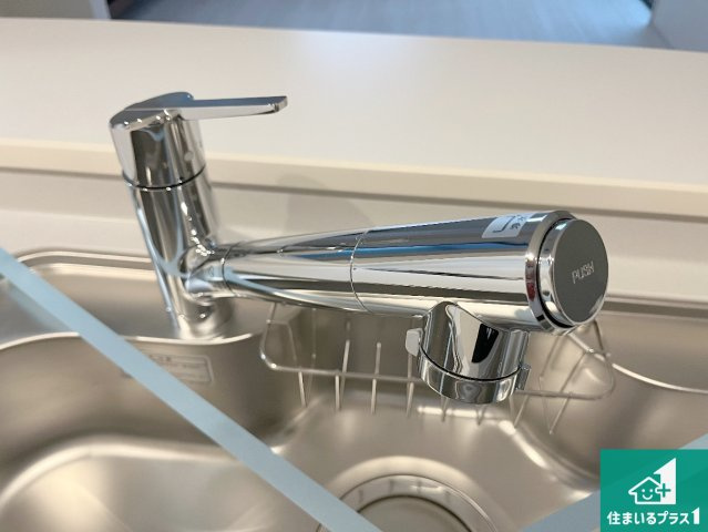 加古川市加古川町北在家　第4期　新築一戸建ての設備|浄水器を内蔵！炊飯時、お茶を作る時に安心してお水を使えます！お湯と冷水、浄水と原水、シャワーの切替えもワンタッチです！