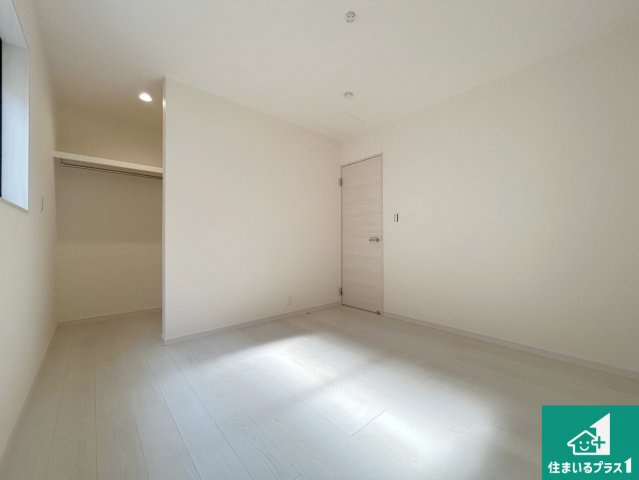 29(土)30(日)現地見学可能！◆岸和田市並松町　全2邸の洋室|シンプルな洋室は、自分好みのインテリアが楽しめます♪ご家族とインテリアや家具を選びに行くのは新築購入時の醍醐味の一つです。ぜひお楽しみください♪