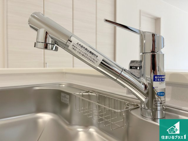 5(土)6(日)現地見学可能！◆岸和田市並松町　全2邸の設備|浄水器を内蔵！炊飯時、お茶を作る時に安心してお水を使えます！お湯と冷水、浄水と原水、シャワーの切替えもワンタッチです！