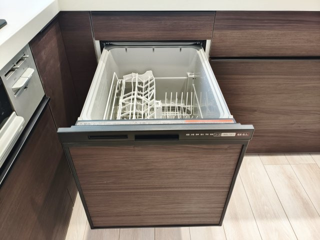 北区岸町2丁目 限定1棟のその他|食後の片づけに便利な食器洗乾燥機が標準装備です