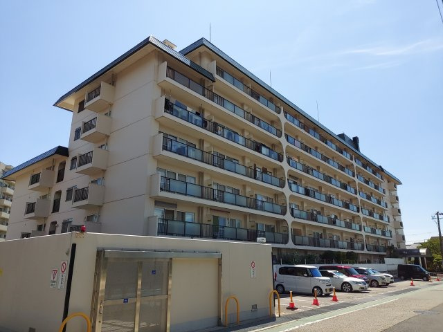 シティー逆瀬川の外観