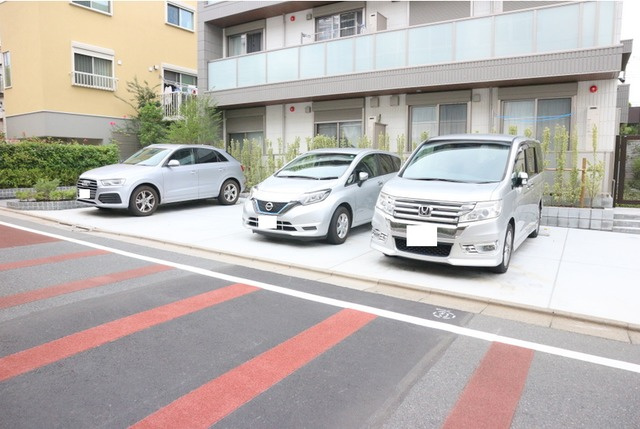 シュヴァルブランの駐車場
