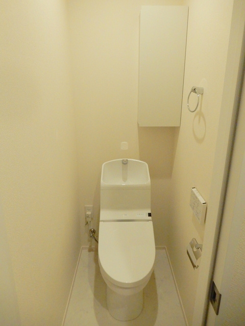 シュヴァルブランのトイレ|ウォシュレット付き