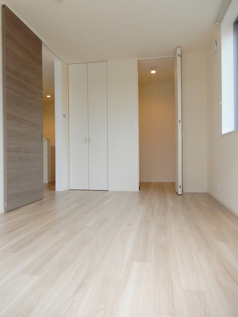 シュヴァルブランの居間・リビング|ウォークインクローゼット付き寝室