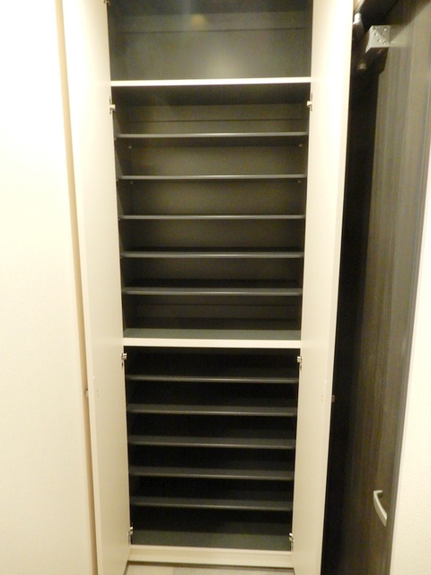 シュヴァルブランの玄関|シューズボックス