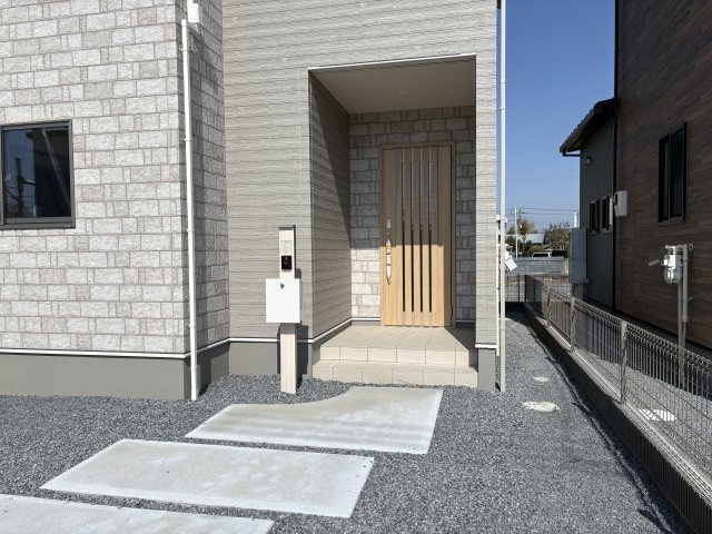 【玄関】 | 本庄市本庄第９期　ワイウッドコート　新築戸建　　全３棟　1号棟
