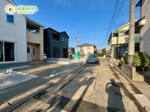鴻巣市東第4　新築戸建　リーブル02の前面道路含む現地写真