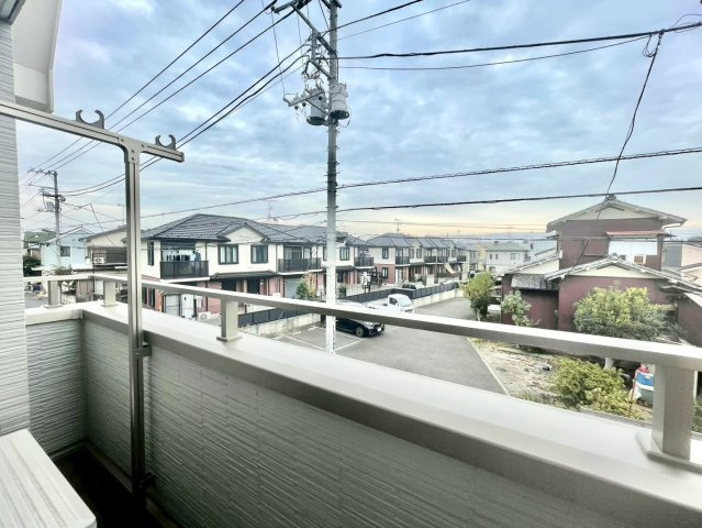 練馬区東大泉7丁目　戸建のバルコニー|2面バルコニーのため、お洗濯物が多いご家庭も安心です。（2025.10.31撮影）

現地ご見学希望・資料請求などお気軽にお問い合わせ下さい！
03-5990-5201