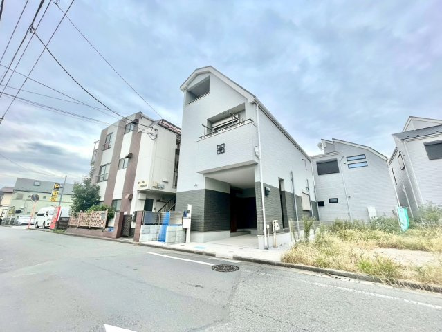 練馬区東大泉7丁目　戸建の前面道路含む現地写真|現地写真（2025.10.31撮影）

現地ご見学希望・資料請求などお気軽にお問い合わせ下さい！
03-5990-5201