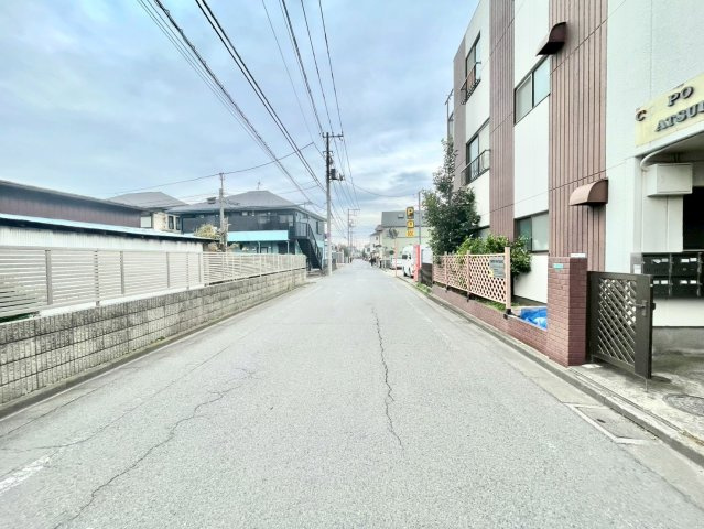 練馬区東大泉7丁目　戸建の前面道路含む現地写真|現地写真（2025.10.31撮影）

現地ご見学希望・資料請求などお気軽にお問い合わせ下さい！
03-5990-5201