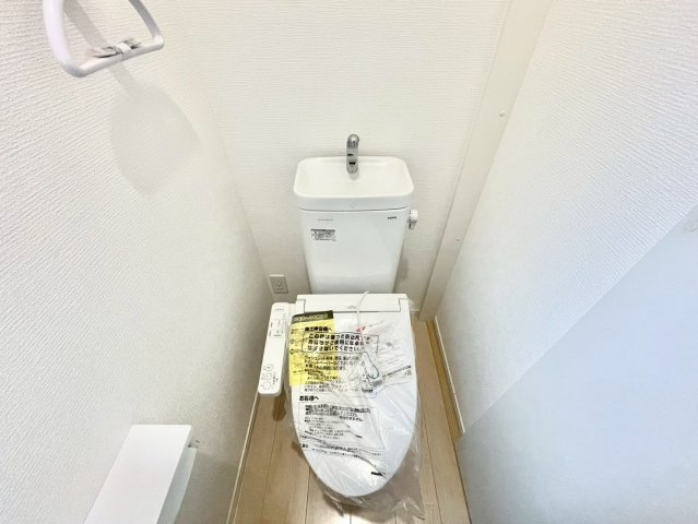 練馬区東大泉7丁目　戸建のトイレ|ウォシュレット付きのトイレはいつも快適！（2025.10.31撮影）

現地ご見学希望・資料請求などお気軽にお問い合わせ下さい！
03-5990-5201