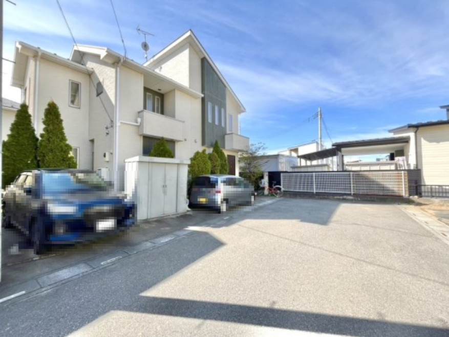 【中古戸建】児玉郡上里町大字七本木の外観|■外観｜土日のご見学はもちろん、平日・夜間のご案内も大歓迎です♪「今から見たい」や「仕事終わりに見たい」にもご対応できますのでお気軽にお問い合わせください♪