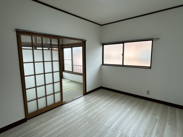 シャトークボタの洋室