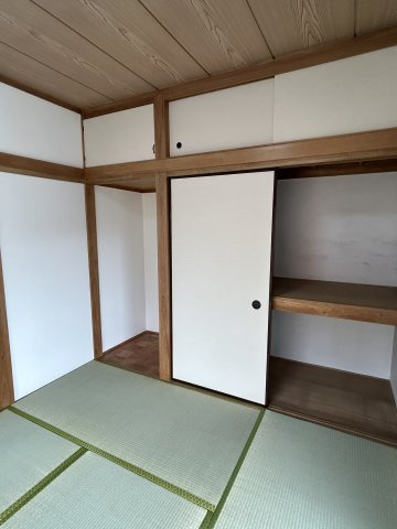 シャトークボタの内装