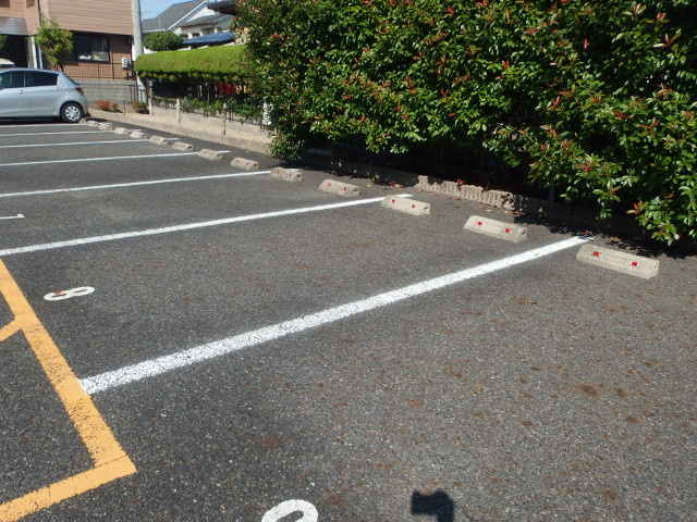 レオパレス大和の駐車場