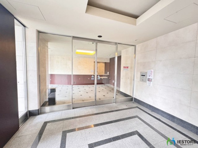 【エントランス】 | Ｍ’ＰＬＡＺＡ堺東 | 駐輪場に屋根があるので、雨の日に自転車が濡れにくく嬉しいですね！