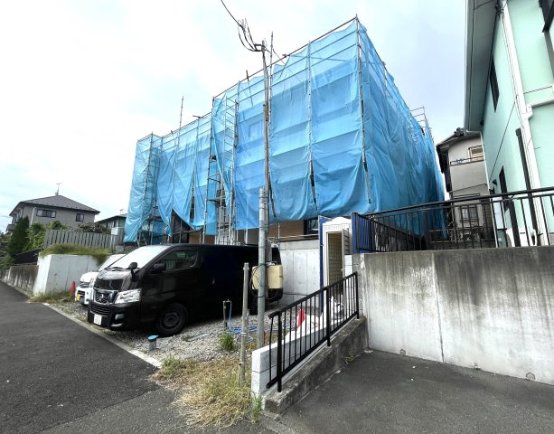 横浜市青葉区恩田町１期の前面道路含む現地写真