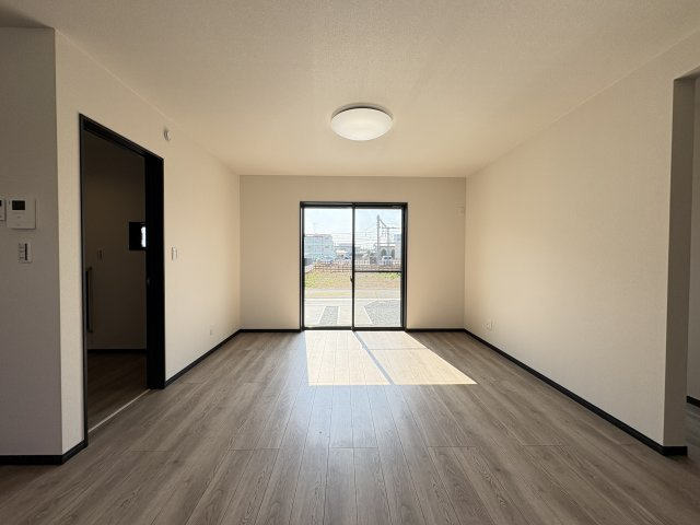 【居間・リビング】 | 本庄市本庄第９期　ワイウッドコート　新築戸建　　全３棟　2号棟