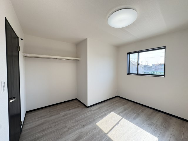 【洋室】 | 本庄市本庄第９期　ワイウッドコート　新築戸建　　全３棟　2号棟