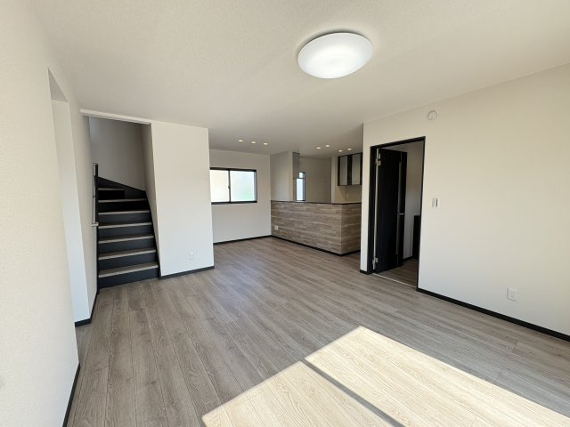 【居間・リビング】 | 本庄市本庄第９期　ワイウッドコート　新築戸建　　全３棟　2号棟