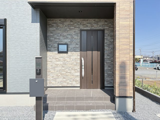 【玄関】 | 本庄市本庄第９期　ワイウッドコート　新築戸建　　全３棟　2号棟