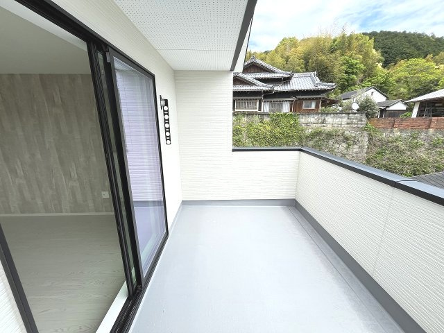 【バルコニー】 | 糟屋郡宇美町障子岳3丁目1期　1号棟（全4棟）【仲介手数料無料・0円】 | 施工例。施工例は完成時と異なる場合があります。