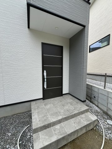 【玄関】 | 糟屋郡宇美町障子岳3丁目1期　1号棟（全4棟）【仲介手数料無料・0円】 | 施工例。施工例は完成時と異なる場合があります。