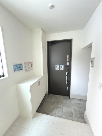 【内装】 | 糟屋郡宇美町障子岳3丁目1期　1号棟（全4棟）【仲介手数料無料・0円】 | 施工例。リビングです。施工例は完成時と異なる場合があります。