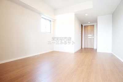 【寝室】 | STOLZ KISHIBE | 明るく開放感のある居室で、自分だけのくつろぎ空間を。