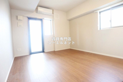 【居間・リビング】 | STOLZ KISHIBE | ゆったりとくつろげる、落ち着きのある居室空間です