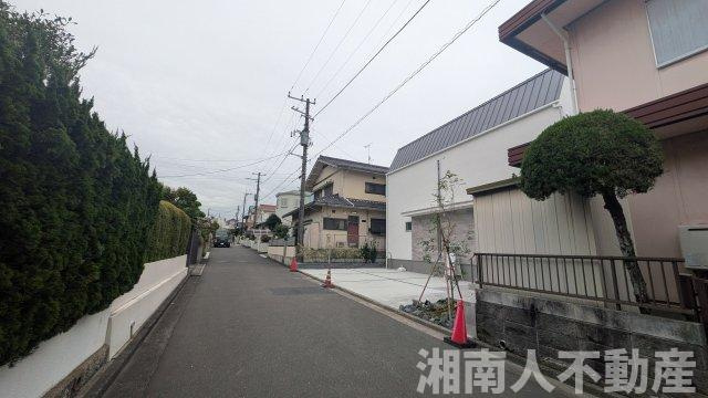 藤沢市片瀬山３丁目１３－２新築戸建ての前面道路含む現地写真|前面道路含む現地写真です