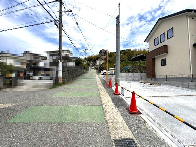 【その他】 | 糟屋郡宇美町障子岳3丁目1期　2号棟（全4棟）【仲介手数料無料・0円】 | 現地写真。前面道路です。