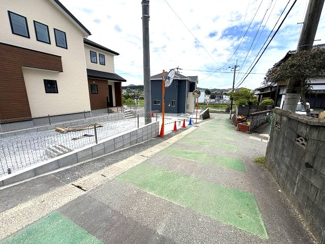 【その他】 | 糟屋郡宇美町障子岳3丁目1期　2号棟（全4棟）【仲介手数料無料・0円】 | 現地写真。前面道路です。