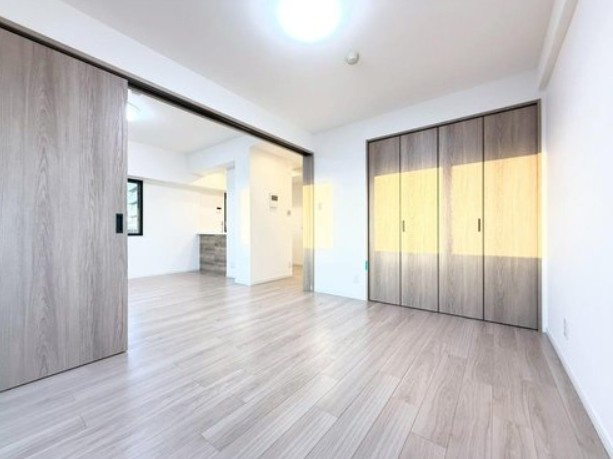 【洋室】 | 日神パレステージ板橋本町第６ | うららかな陽射しがどのお部屋にも降り注ぎますように、快適さを追求した間取設計。