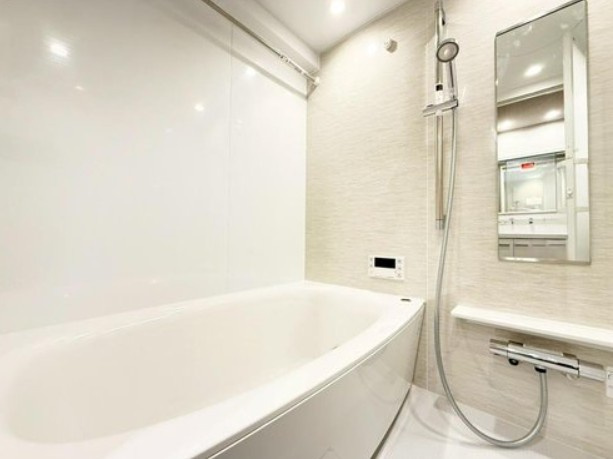 【浴室】 | 日神パレステージ板橋本町第６ | 浴室暖房換気乾燥機付きのシステムバス採用（ふろ自動・追い焚き機能付き）
