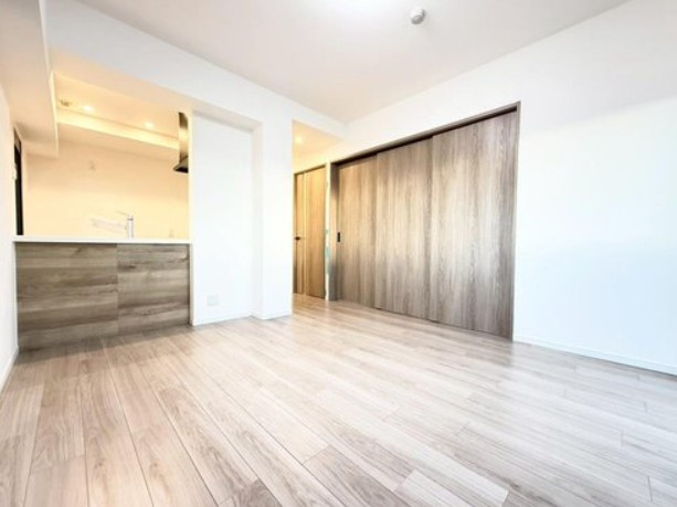 【居間・リビング】 | 日神パレステージ板橋本町第６ | 爽やかな通風と採光を存分に感じる事が出来る、開放感あふれる住空間。