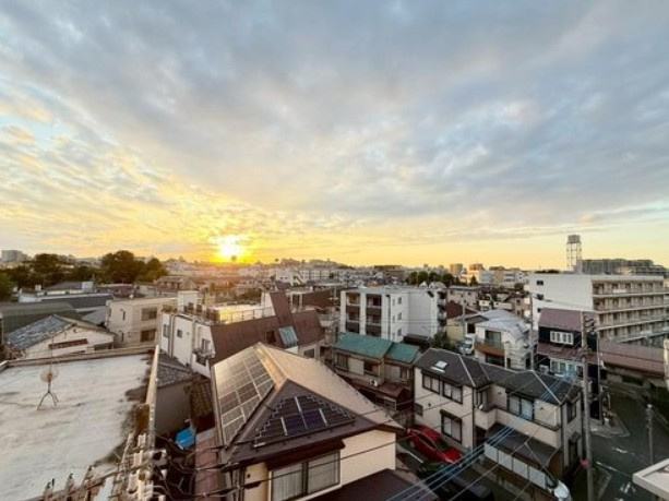 【展望】 | 日神パレステージ板橋本町第６ | 頬をなでる優しい風を感じることが出来ます。つい深呼吸をしたくなる気持ちの良い眺望を楽しみましょう。