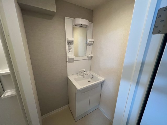 堺市西区浜寺元町４丁テラスハウスの独立洗面台