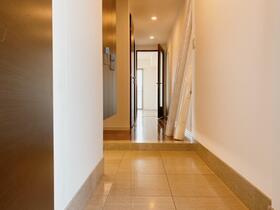 グローリオ三軒茶屋の玄関