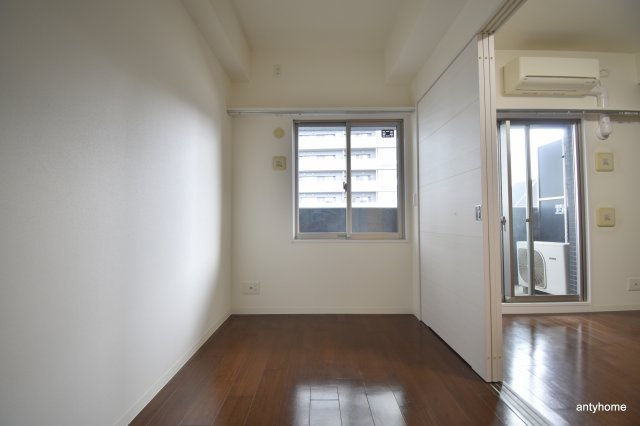 ランドセントラル梅田　仲介手数料無料の居間・リビング