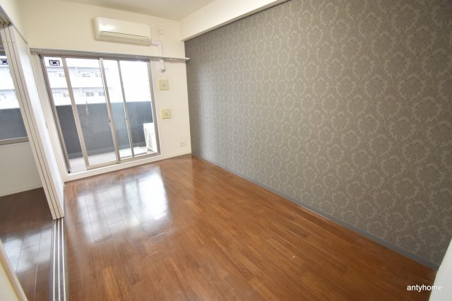 ランドセントラル梅田　仲介手数料無料の居間・リビング