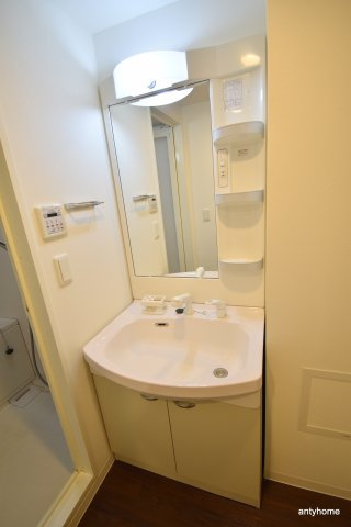 ランドセントラル梅田　仲介手数料無料の洗面所