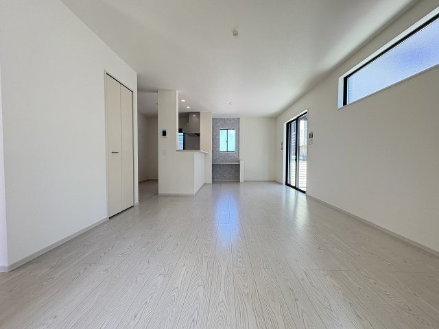 【内装】 | 糟屋郡宇美町障子岳3丁目1期　3号棟（全4棟）【仲介手数料無料・0円】 | 施工例。リビングです。施工例は完成時と異なる場合があります。