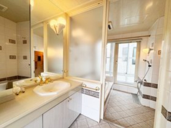 ファミリアワダの画像