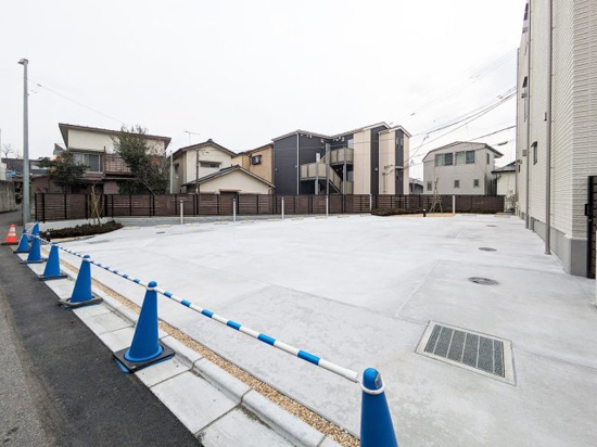 Ever Green 鶴瀬 の駐車場