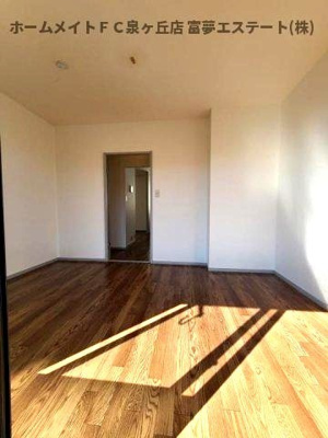 【居間・リビング】 | ヴィラージュ北野田A棟 | 5.7帖洋室　※同シリーズ・反転タイプの写真