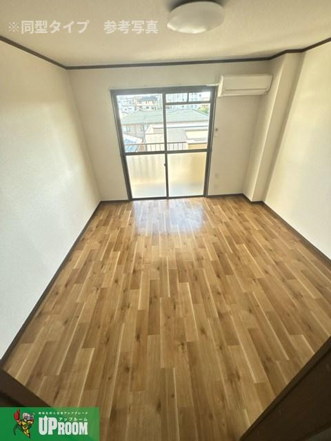 マンション若山の洋室