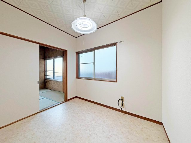 惟信町5丁目戸建の洋室