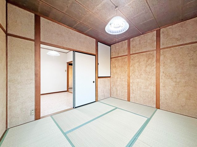 惟信町5丁目戸建の和室