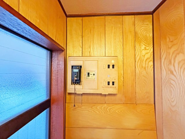 惟信町5丁目戸建の玄関